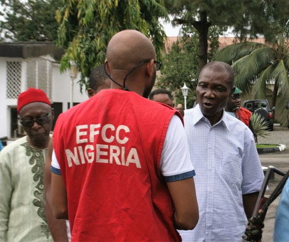 prince-benjamin-apugo-r-with-an-efcc-agent-during-his-arrest