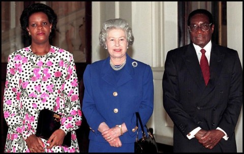 Britain’s Queen Elizabeth with President Mugabe of Zimbabwe and his wife, pose for photographers after being the Queen’s guest at Buckingham Palace 05 March.Mugabe has been in London for an investment conference at the head of a government delegation.