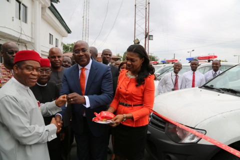 Gov. Theodore Orji of Abia state receiving the keys to 10 state of the art security vehiches from Dr. Augustine Njoku, General manager group zonal head south-south and south-east of Zenith bank plc in Umuahia
