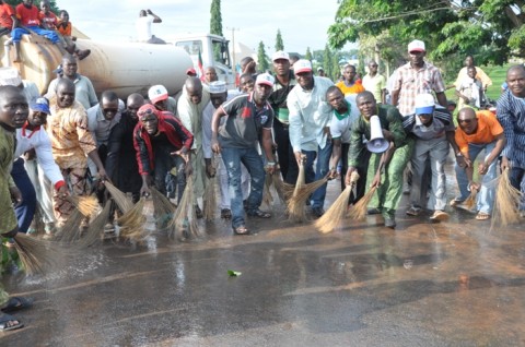 APC SUPPORTERS CLEAN-UP THE STREET OF LAFIA TOWN SHORTLY AFTER PDP RALLY YESTERDAY