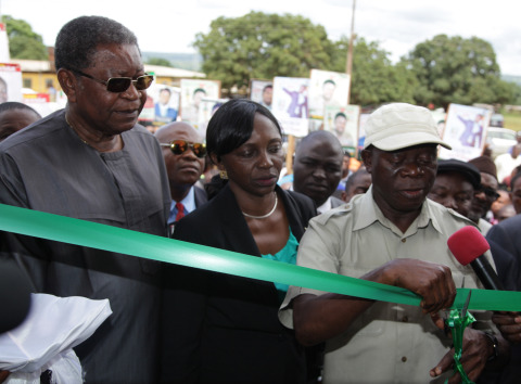 From left: Prof Thomas Audu, member of the Board of Ambrose Alli University, representing the Chairman of the Board; Prof. Cordelia Agbebaku, Vice Chancellor, Ambrose Alli University and Governor Adams Oshiomhole at the commissioning of two 500-capacity lecture theatres and office complex for lecturers at the Ambrose Alli University, Ekpoma, 