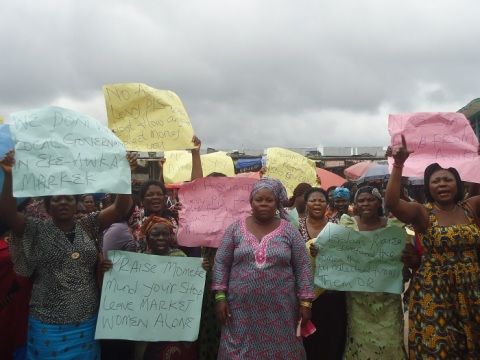 Picture showing a cross section of the Eke-Awka market women protesting the imposition of a caretaker committee chairman led by ASMATU