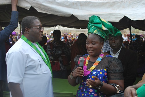 IMO D.GOV, PRINCE EZE MADUMERE IN A CHAT WITH RIVERS STATE APC ZONAL WOMAN LEADER, MRS. NWANU EUNICE