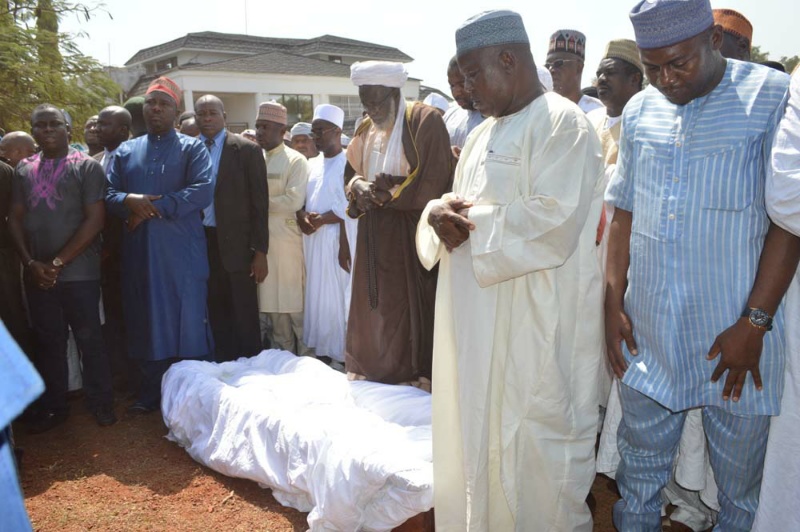 burial-of-prince-abubakar-audu-in-ogbonicha-kogi