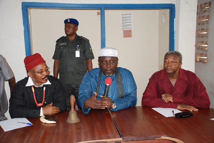 Governor Rochas Okorocha (middle) with the    Secretary-General of Ohaneze, Dr. Joe Nworgu (right) and Sir O.A.U.   Onyema,  Vice-President-General