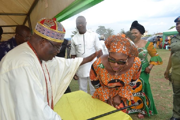 Igwe Ukpor Commends Mrs. Obiano’s Commitment to Charity