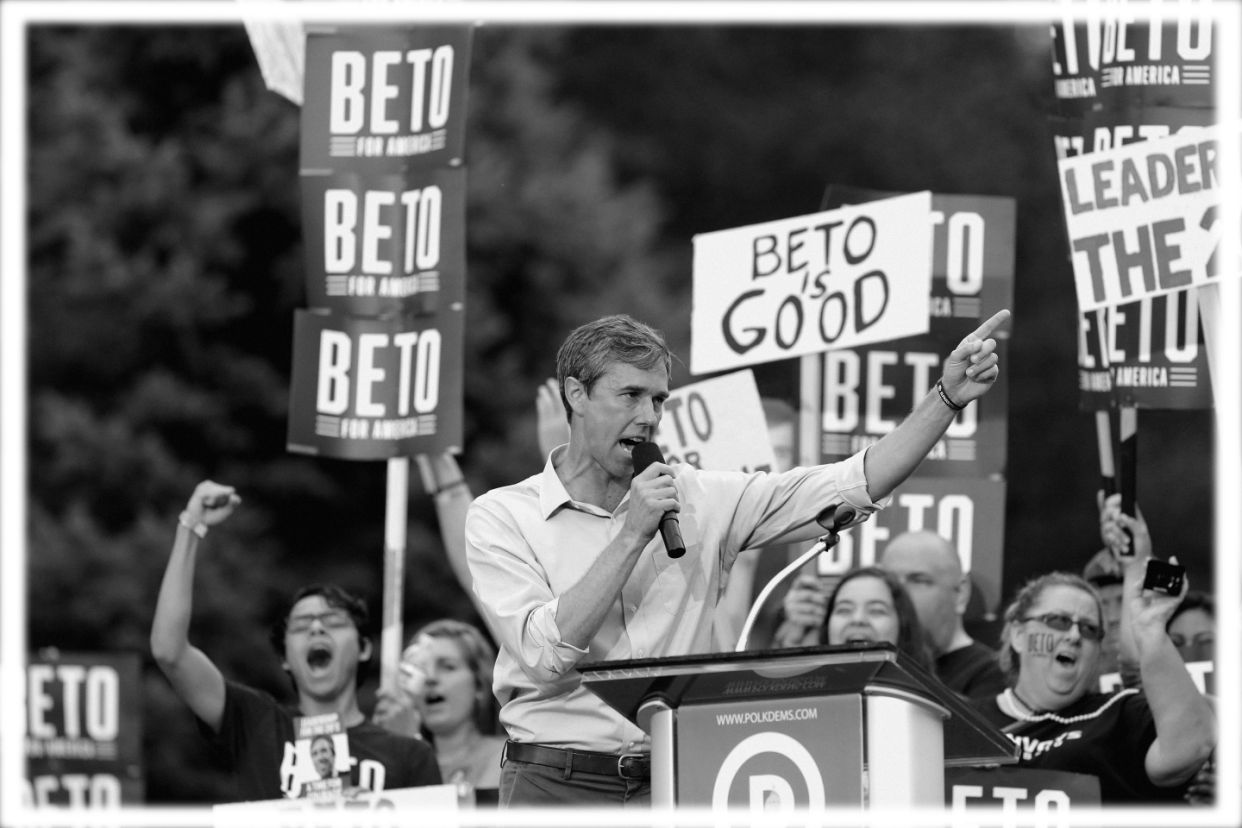Beto O'Rourke in Des Moines, Iowa, last month. (Photo: Joshua Lott/Getty Images; digitally enhanced by Yahoo News)