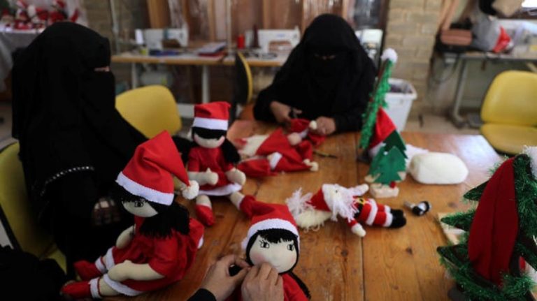 Muslim women spread Christmas cheer in Gaza