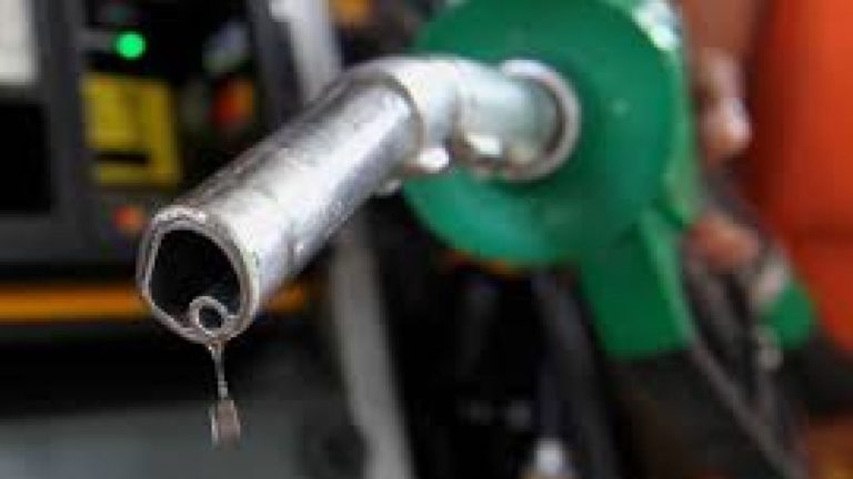 FG further reduces pump price of petrol to N123.50 per litre