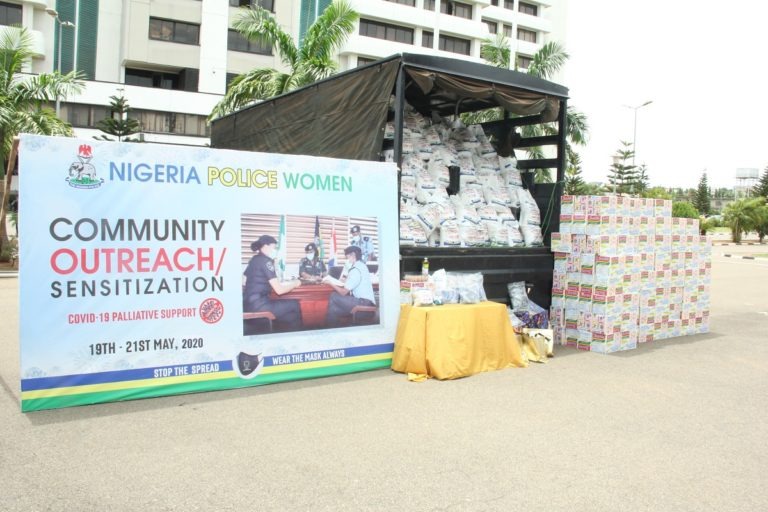 Policing With Love During COVID-19 – Nigeria Female Police Officers Distribute Palliatives To Communities