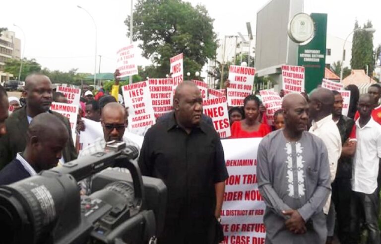 Protesting youths barricade entrance to INEC offices in Imo