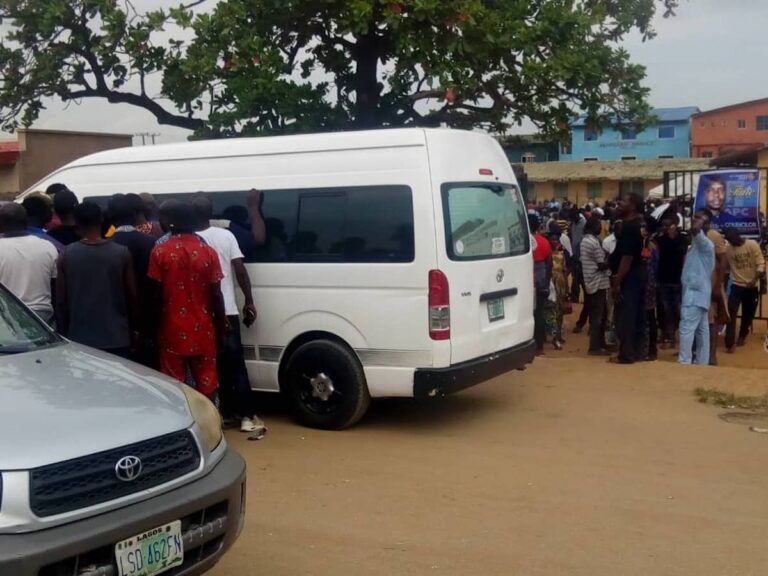 Oshodi 2021 Primary Election: MC Oluomo Disrupts Exercise, Distributes Money At Ewutuntun Ward