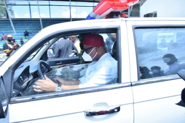 Uzodimma doles out 31 SUVs to leaders of Imo monarchs