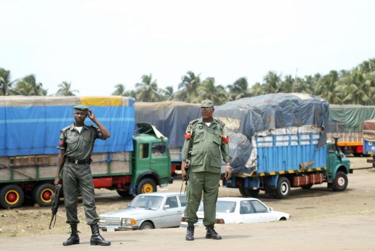 Border corruption: Security agents, smugglers worsen subsidy crisis, flout Buhari’s order