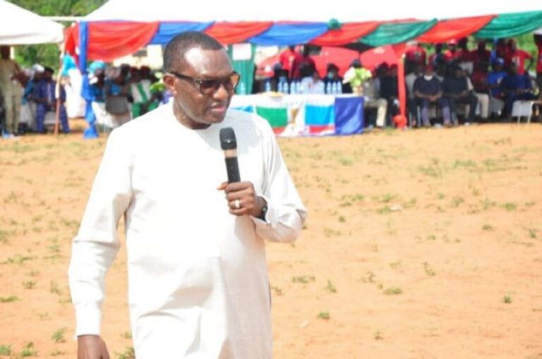 Anambra 2021: 7,000 YPP, APM, ADP members defect to APC for Andy Uba