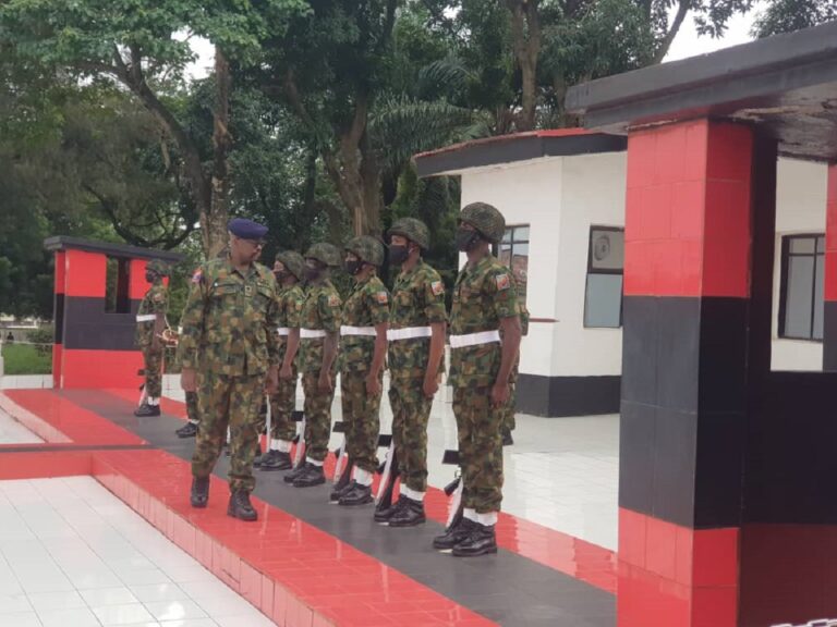 Army boss reiterates professionalism by officers and men