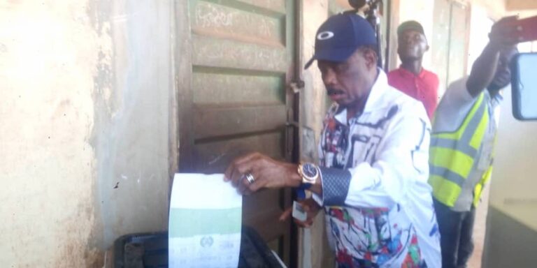 Obiano votes in Aguleri, urges voters to come out, Ozigbo calls for time extension