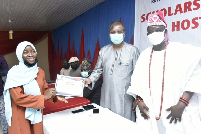 Dangote Refinery Awards Scholarship to Students in Host Communities