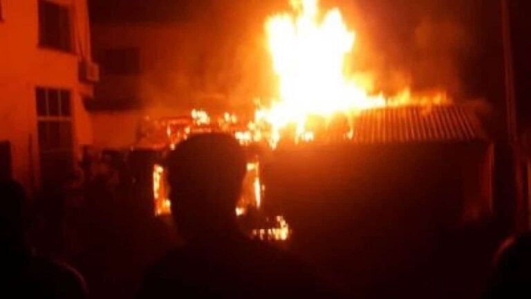 Jealous wife goes gaga, sets husband’s mistress ablaze in Ogun