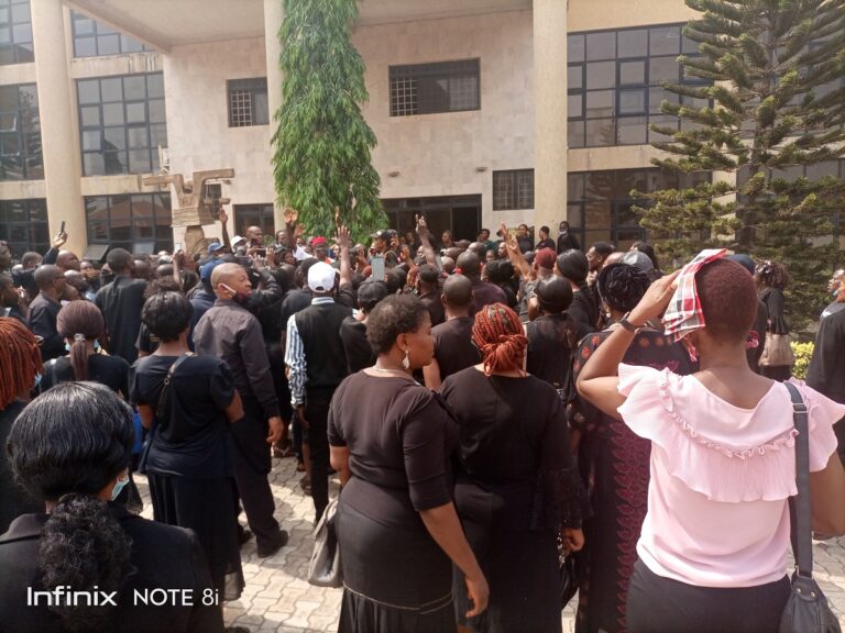 Teachers beg Gov Ugwuanyi to pay them N30,000 Minimum wage