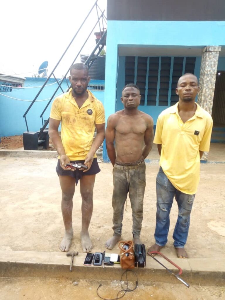 Jungle Justice: Police Rescue 3 Suspected Thieves in Anambra￼