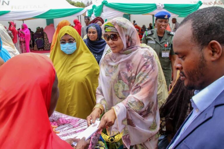 Sallah: Bauchi First Lady, Fidelity Bank distributes Wrappers, food items to Women Across the State