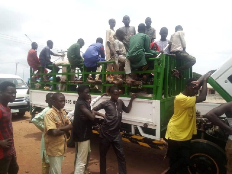 Insecurity: Panic In Niger, Abuja Boundary Community As Lorry ‘Offloads’ Strangers