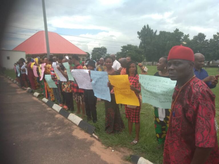 Protest: Anambra Community Blocks Government House over Leadership Crisis