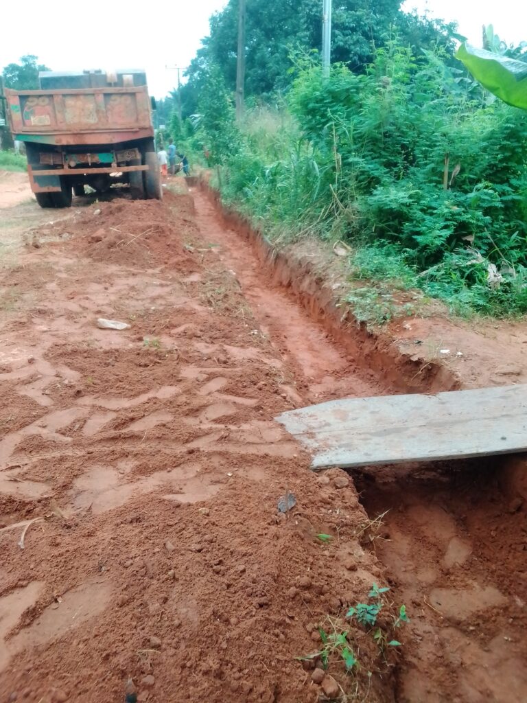 In Ebenator, Village Union Takes Up Palliative Works on Failed Road