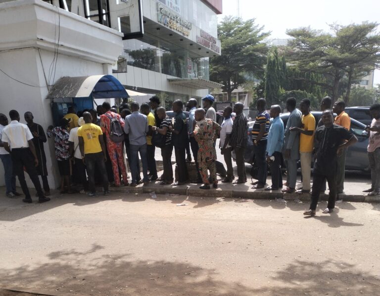 Protest rocks major parts of Ibadan over new naira-notes, fuel crisis