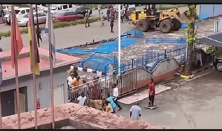 Uzodinma demolishing hotel belonging to opposition leader in Imo