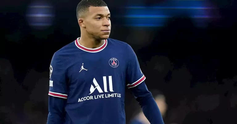 Mbappe reinstated into PSG first team squad