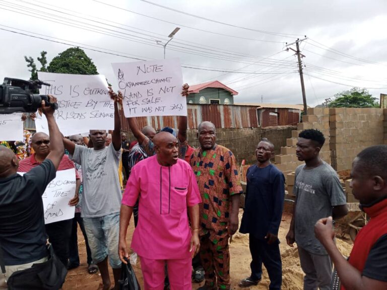 Anambra Villagers Protest Alleged Land Grabbing by ‘Nigerian Prisons’