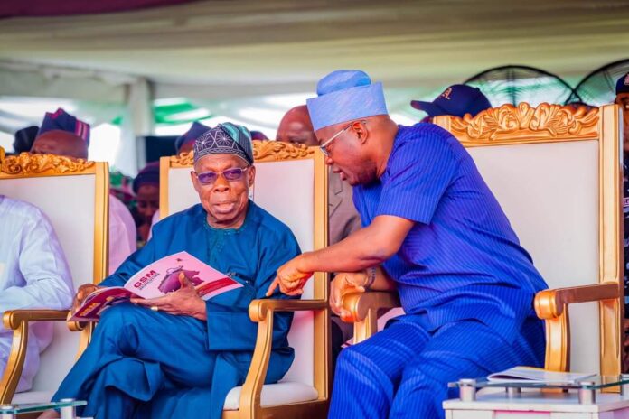 Why Obasanjo Ordered Oyo Traditional Rulers To Stand, Former President Opens Up