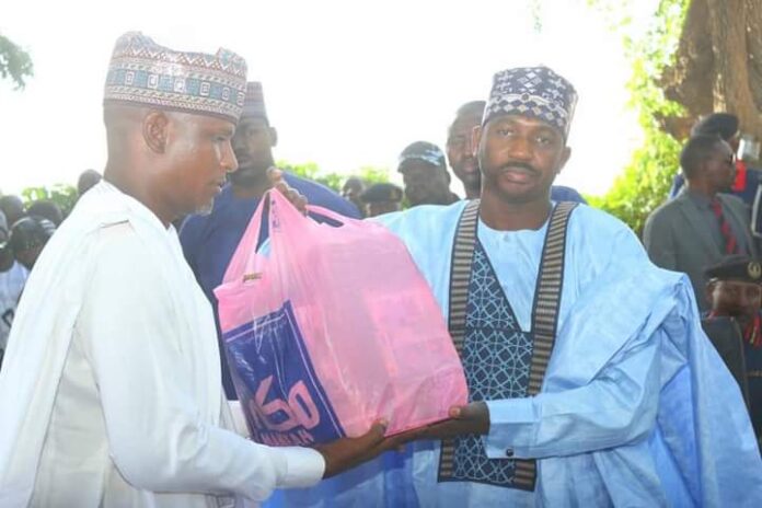 Bandit Attacks : Sokoto donates N13.6m, grains to victims families