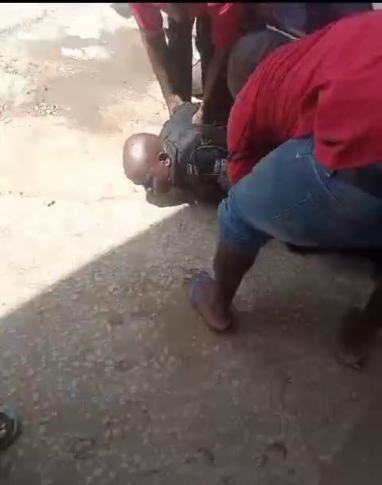 BREAKING : Police Men Killed, Others Injured As Unknown Gun-men Attack Imo Community