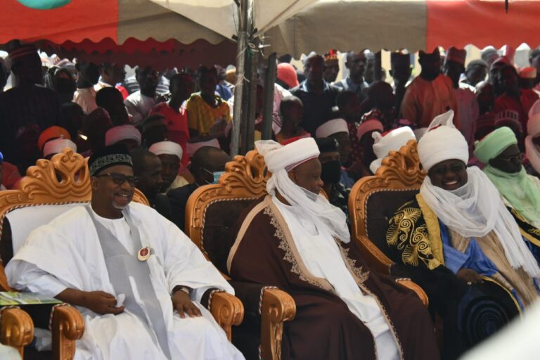 Gov Bala Mohammed, Sultan of Sokoto, Sa'ad Abubakar and Emir of Bauchi Dr Rilwanu Suleiman Adamu during presentation of cheque and prizes to best students at 1st graduation ceremony of the Sultan Sa'ad Abubakar Primary, Islamiyya and Secondary School in Miya community of Ganjuwa Local Government Area of the state.