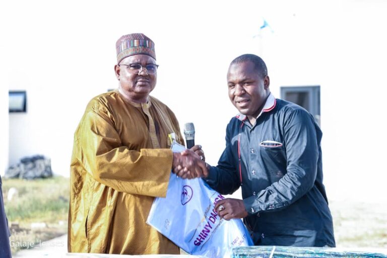 Ed-el-Fitr: Gov Bala Mohammed doles out clothes, other items to media groups 