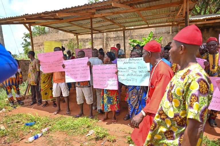Anambra Community Protests over Lingering Leadership Tussle, Disappearance of Their Generators