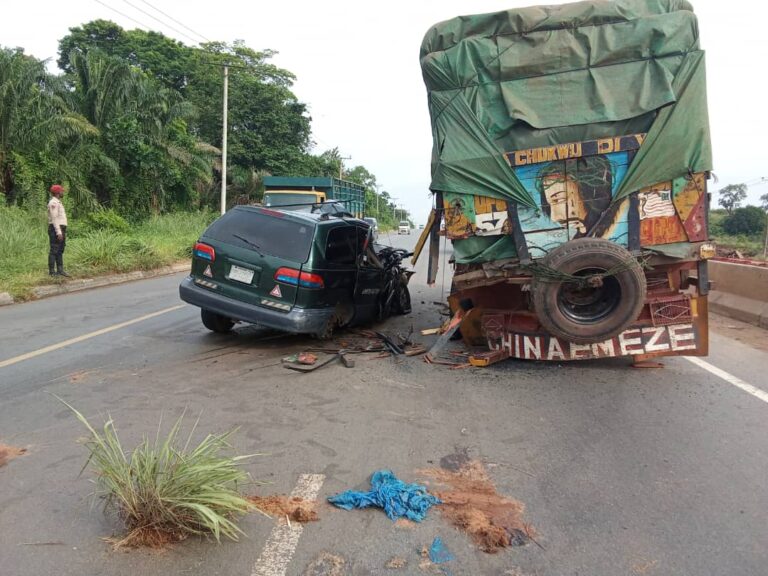 One Dies As Speeding Sienna Hits Spoilt Truck in Anambra
