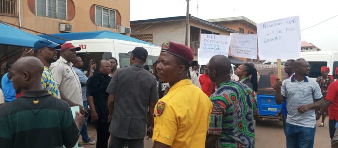 Organized Labour Shuts Down NERC, EEDC Offices In Ebonyi Over Increment In Electricity Tariff 