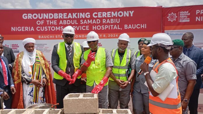 L-R: Alh. Hussaini Abubakar District Head of Miri, Hakimin Miri; Engr. Dayo Kolurejo, Project Contractor; Dr. Ubon Udoh, MD/CEO, ASR Africa; Bashir Adewale Adeniyi (MFR), Comptroller General, Nigeria Customs Service; ACG A. Abdulazeez, Zonal Coordinator, Bauchi/Gombe Command; and DCG MJ Nwafor at the ground breaking ceremony of the Abdul Samad Rabiu 30-BED Modern Reference Hospital for Nigeria Customs Service, Bauchi today.