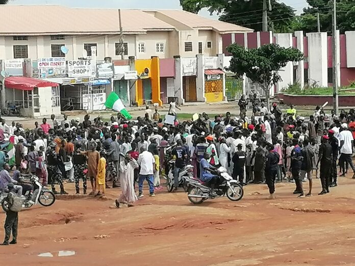 Hunger Protest: Police blocks youths access to Emir's palace, Gov't House in Bauchi 