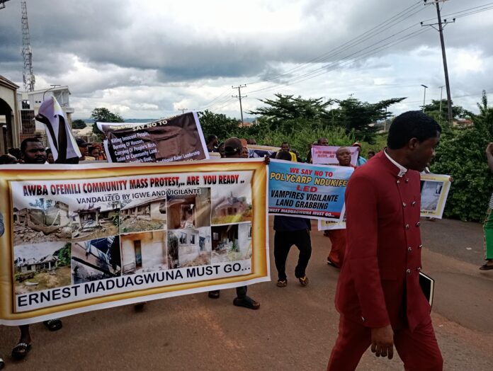 Awba Ofemili Protesters Decry high-handedness by monarch