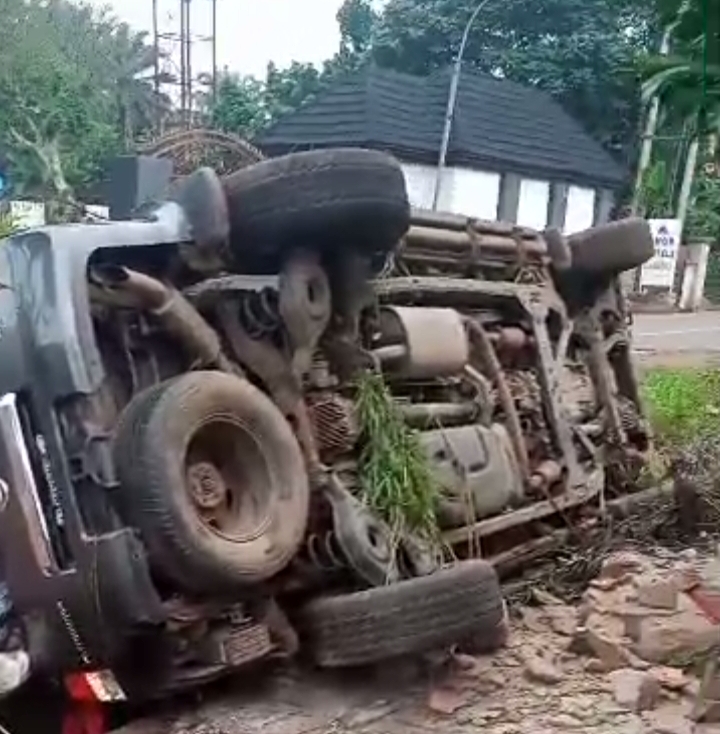 BREAKING: Gunmen Kidnap 3 in Anambra Community (Video)