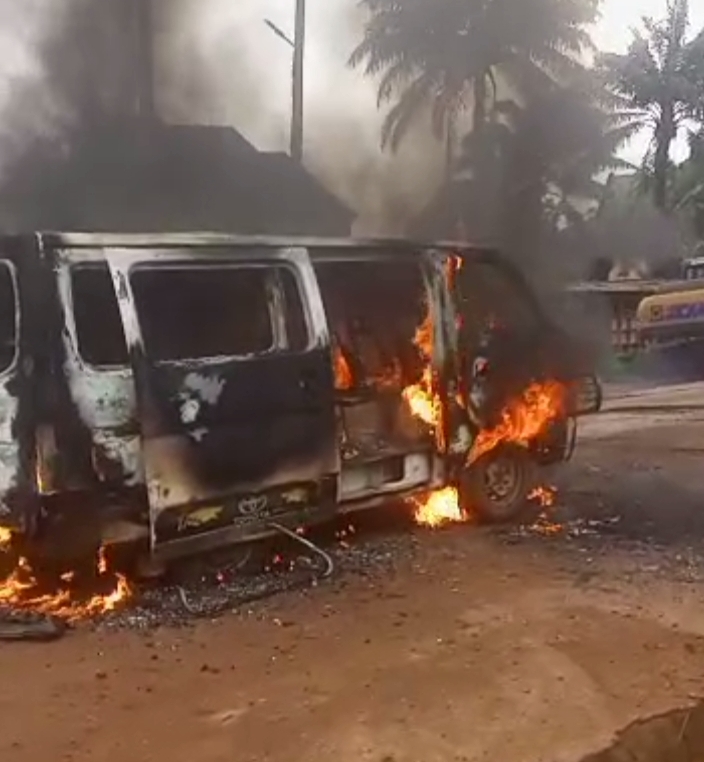 BREAKING: Gunmen Attäck Policemen in Nnewi, K!ll 2 (Video)