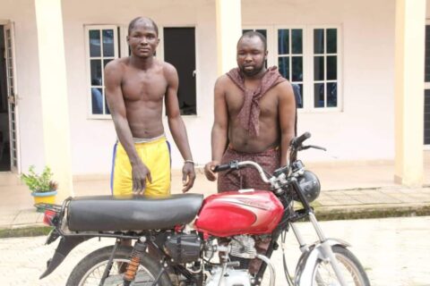 Police arrests ex-convict, 40 year old woman five others for robbery,stealing