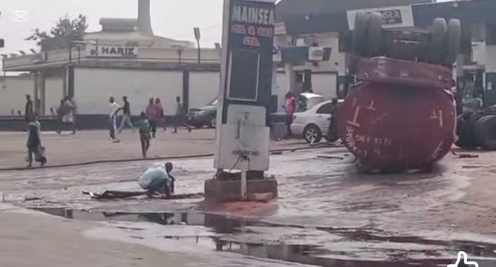 DANGER: Fire Service Intervenes as Petrol Tanker Falls in Anambra, Driver Breaks Head While Trying to Escape