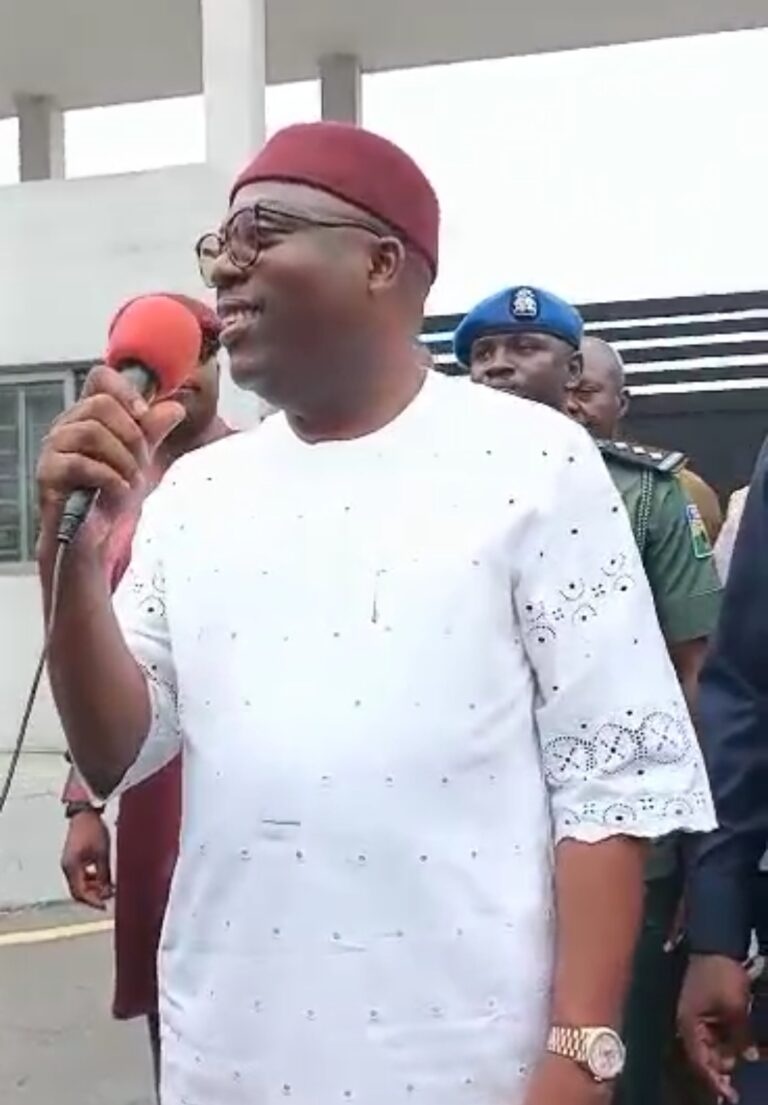 Breaking: Gov Fubara Arrives Assembly Quarters to Present 2025 Budget, Met Locked Gate
