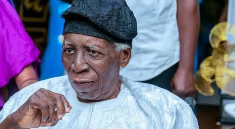  Former Governor of Oyo State, Chief Omololu Olunloyo, is dead.